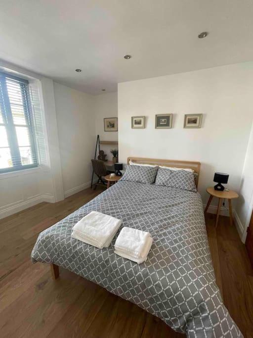 Abergavenny Center 2-Bed Flat Διαμέρισμα Εξωτερικό φωτογραφία
