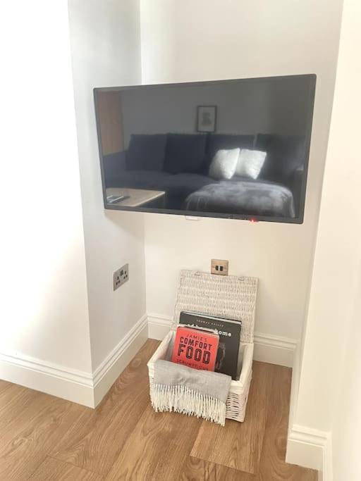 Abergavenny Center 2-Bed Flat Διαμέρισμα Εξωτερικό φωτογραφία