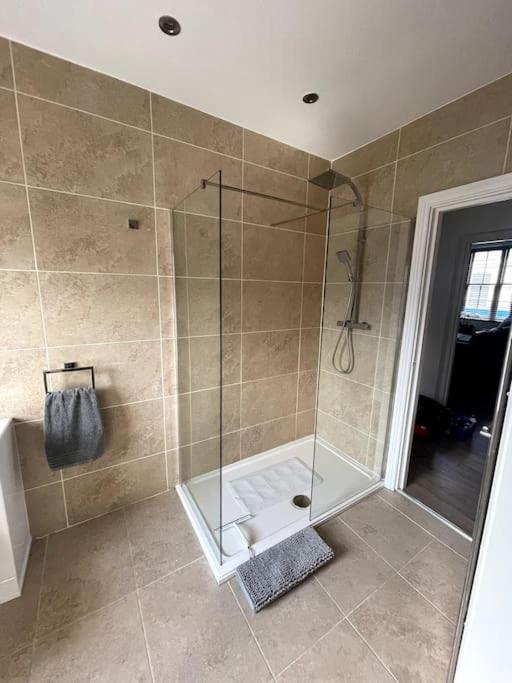 Abergavenny Center 2-Bed Flat Διαμέρισμα Εξωτερικό φωτογραφία