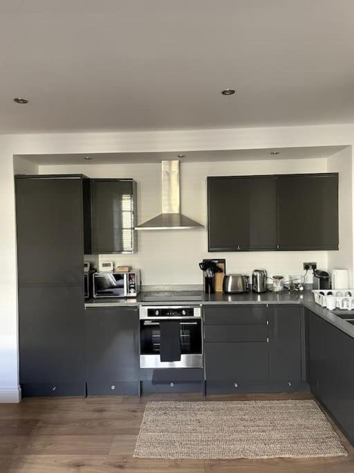Abergavenny Center 2-Bed Flat Διαμέρισμα Εξωτερικό φωτογραφία